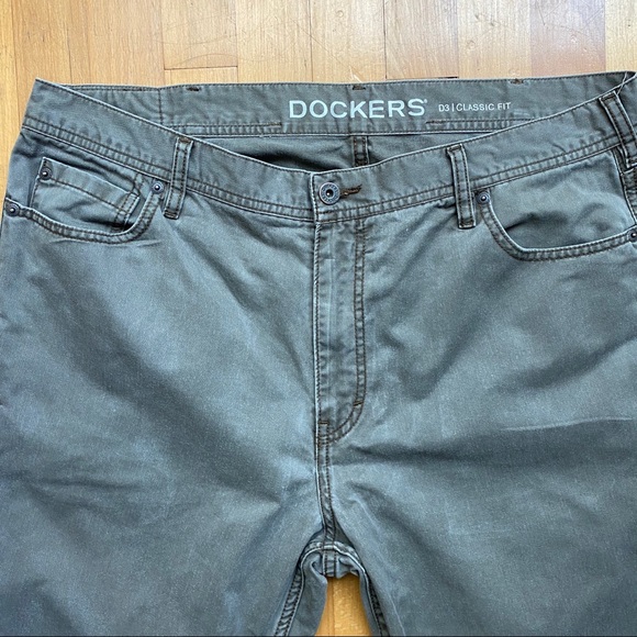 Dockers - Picture 2 of 3